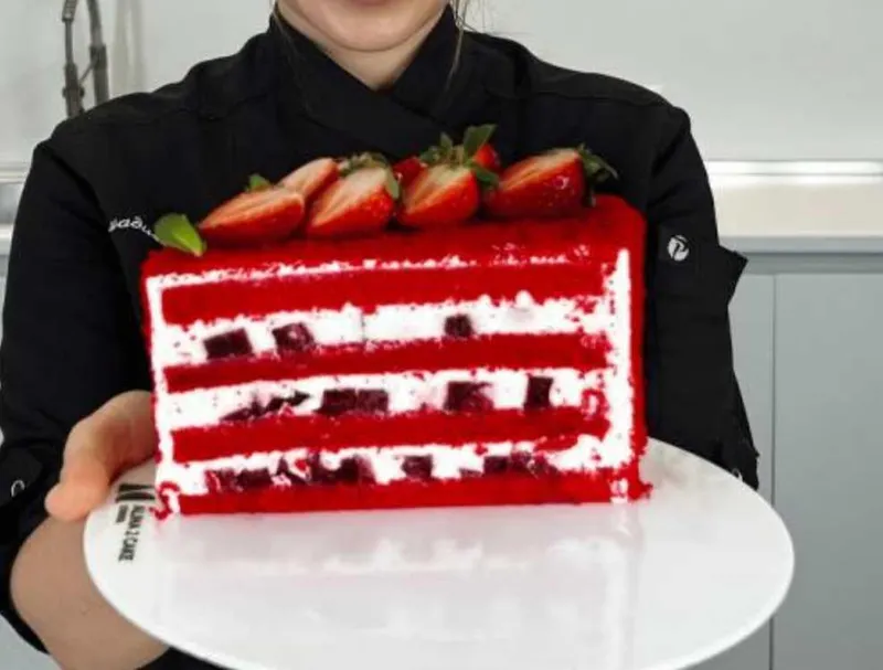 Скачать курс «[Alina2Cake] Торт «Ягодный бархат» (Алина Ахмадиева)» — слив курса