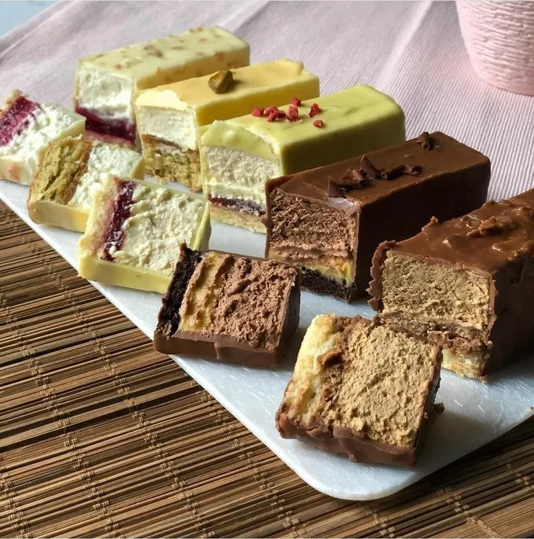 Скачать курс «[shescake] Нарезные пирожные. Малина-фисташка» — слив курса