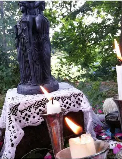 Скачать курс «Ритуал Ее священных огней Гекаты (Наталья Гедике)» — слив курса