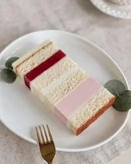 Скачать курс «Торт Клубничный пломбир (yanni.bakery)» — слив курса