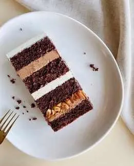 Скачать курс «Торт  Сникерс (yanni.bakery)» — слив курса