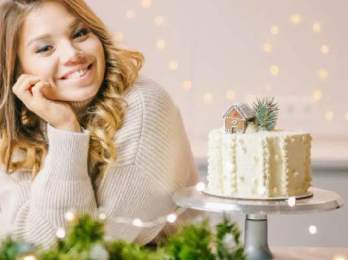 Скачать курс «[Alina2Cake] Торт «Новый год» (Алина Ахмадиева)» — слив курса