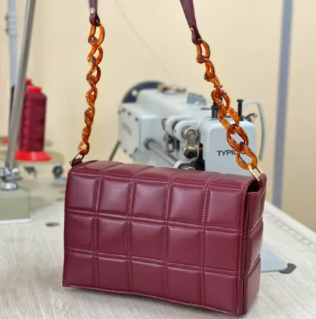 Скачать курс «[leatherschool] 2 сумки со стёжкой. Фотоурок с лекалами (Алена Острогляд)» — слив курса