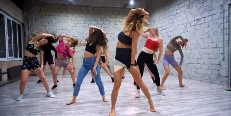 Скачать курс «Dancehall: зажигательные танцы только для женщин (Марина Паутова)» — слив курса