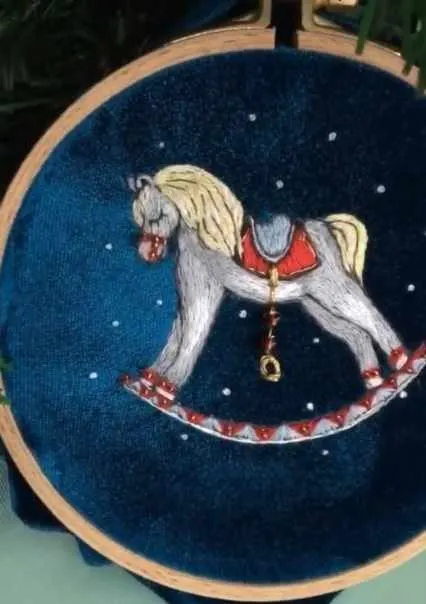 Скачать курс «[Fairy Embroidery] Лошадка - качалка (Ирина Кириллова)» — слив курса