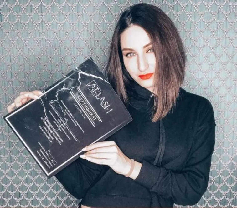 Скачать курс «Техника + моделирование + работа с клеем и носка ресниц (Анжела Тархова)» — слив курса