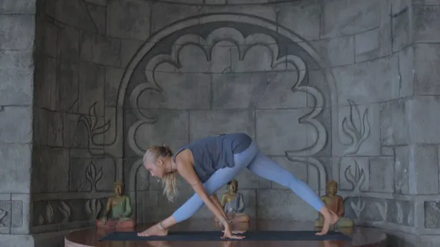 Обложка курса «[Bohobeautiful] Yoga Flow To Cultivate Stillness From Within | 'Just Flow' Exclusive Yoga (Juliana Spicoluk)»