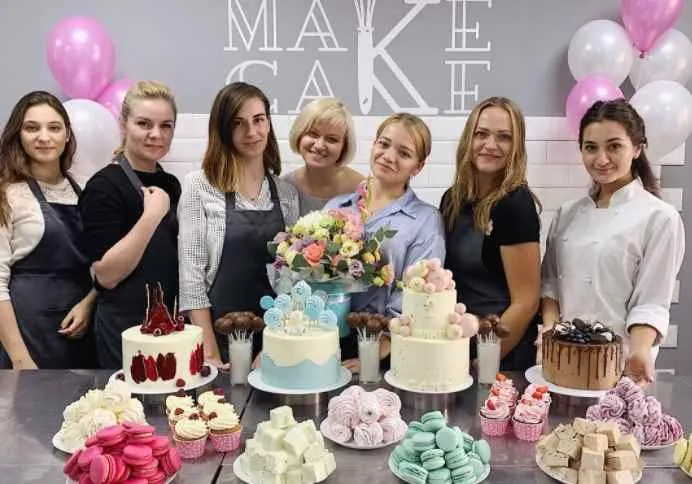 Скачать курс «[Make Cake] Торт Яблоко-фундук-карамель (Анастасия Лазарева)» — слив курса