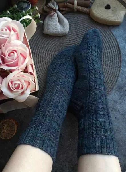 Скачать курс «[olgaalexeeva_knit48] Носки mirrored_socks (Ольга Алексеева)» — слив курса