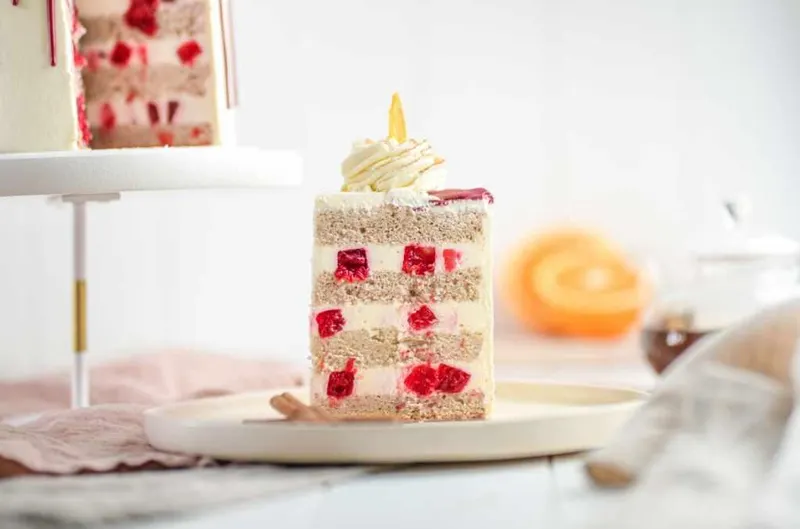 Обложка курса «[alina2cake] Торт Вишня в сметане (Алина Ахмадиева)»