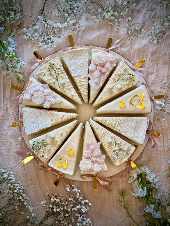Скачать курс «[anastasiya_bakery] Видеоурок «Порционный торт на палочке» (Анастасия Политыкина)» (a n a s t a s i y a _ b a k e r y) — слив курса
