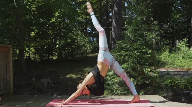 Обложка курса «[Bohobeautiful] 45 Minute Power Yoga Flow | It’s Time To Focus On Your Core (Juliana Spicoluk)»