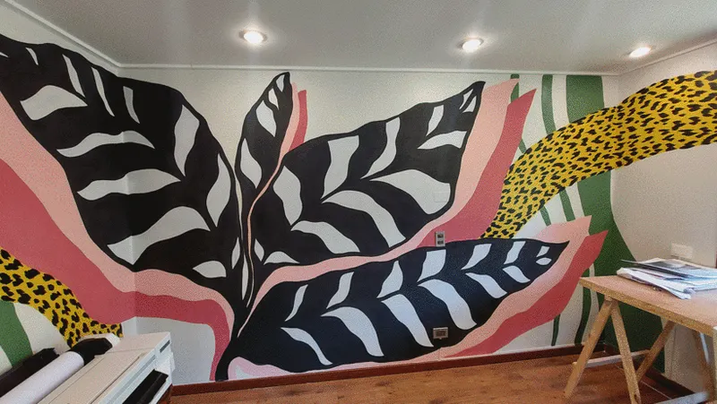 Скачать курс «[Domestika] Интерьерная роспись стен. Interior Mural Painting (Trini Guzmán)» — слив курса