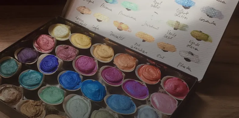 Скачать курс «[Domestika] Изготовление металлических акварельных красок. Handmade Metallic Watercolors (Florencia Alvarez Brunel)» — слив курса