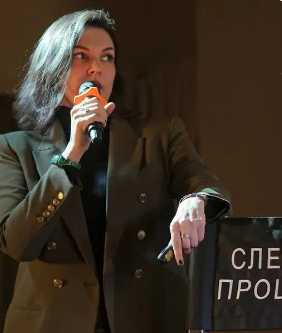 Скачать курс «Фундамент продаж в онлайн. Как эксперту упаковать себя и социальные сети, чтобы продавать дорого, системно и легко (Регина Браун)» — слив курса