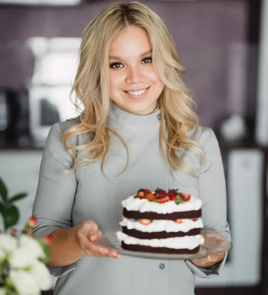 Скачать курс «Кондитерка. 24 видеоурока (Алина Ахмадиева)» — слив курса