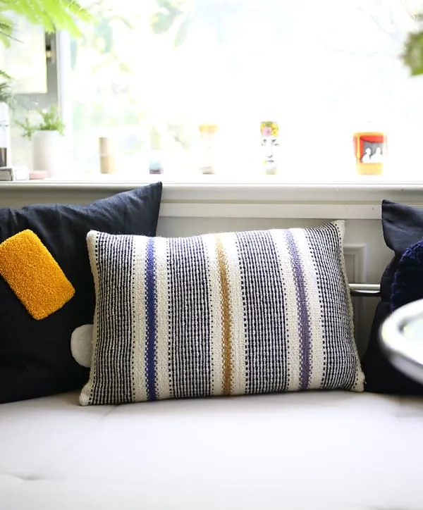Скачать курс «[Вяжи.ру] Полосатая подушка спицами Kuno‘s cushions (Anne Ventzel)» — слив курса